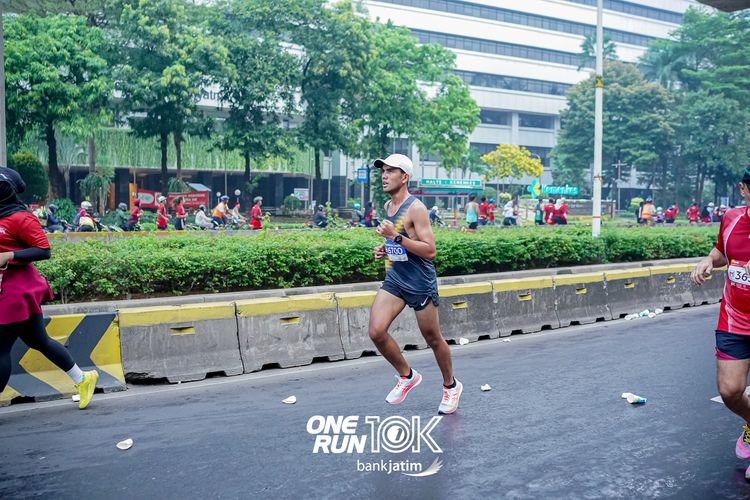 Race photo from ONE RUN 10 K