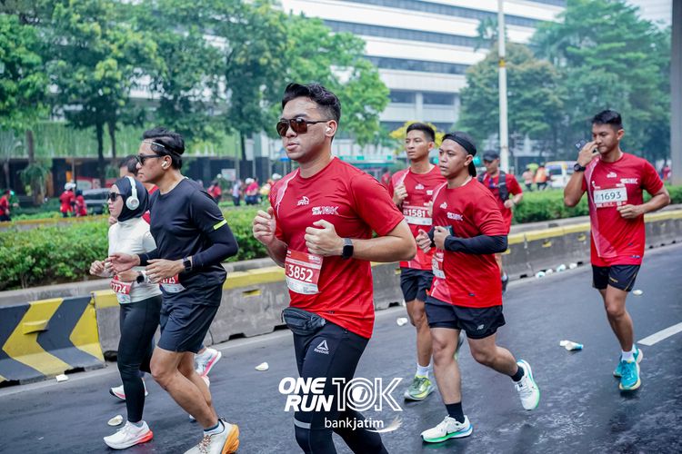 Race photo from ONE RUN 10 K