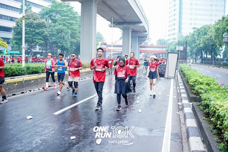Race photo from ONE RUN 10 K