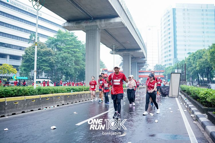 Race photo from ONE RUN 10 K