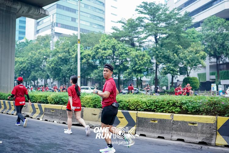 Race photo from ONE RUN 10 K