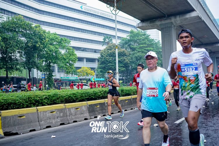 Race photo from ONE RUN 10 K