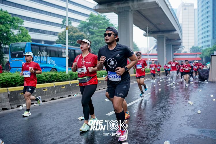 Race photo from ONE RUN 10 K