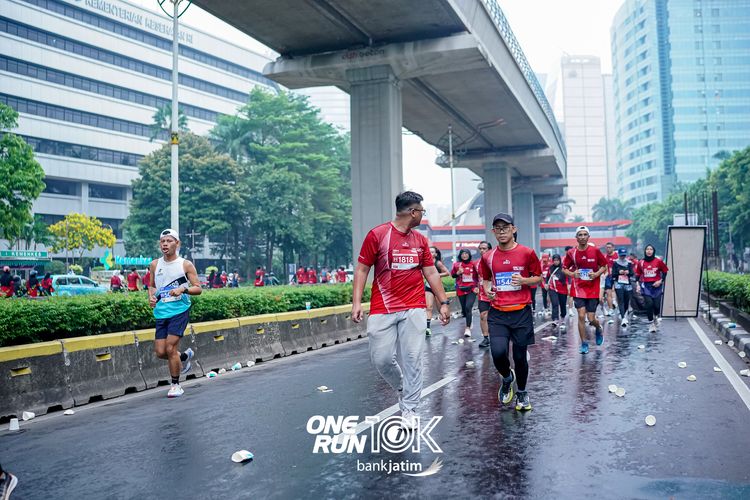 Race photo from ONE RUN 10 K