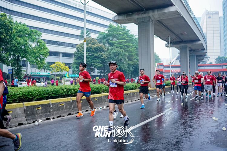 Race photo from ONE RUN 10 K