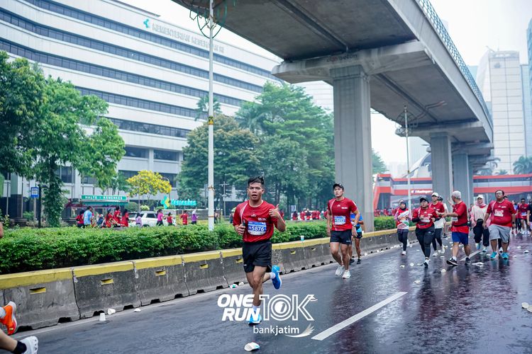 Race photo from ONE RUN 10 K