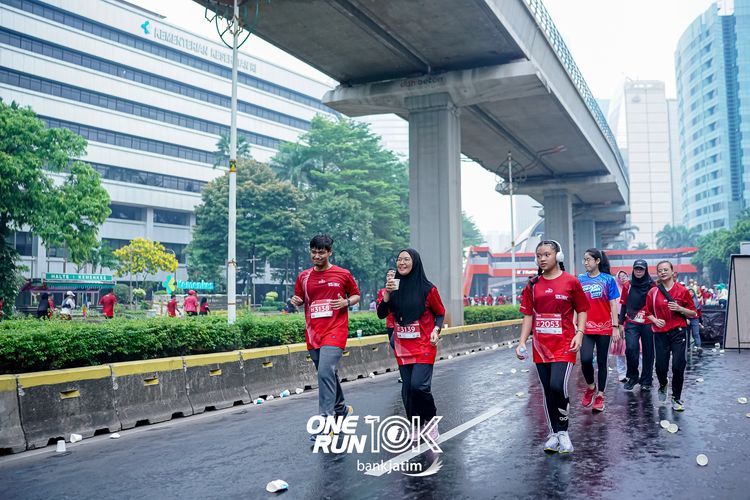 Race photo from ONE RUN 10 K