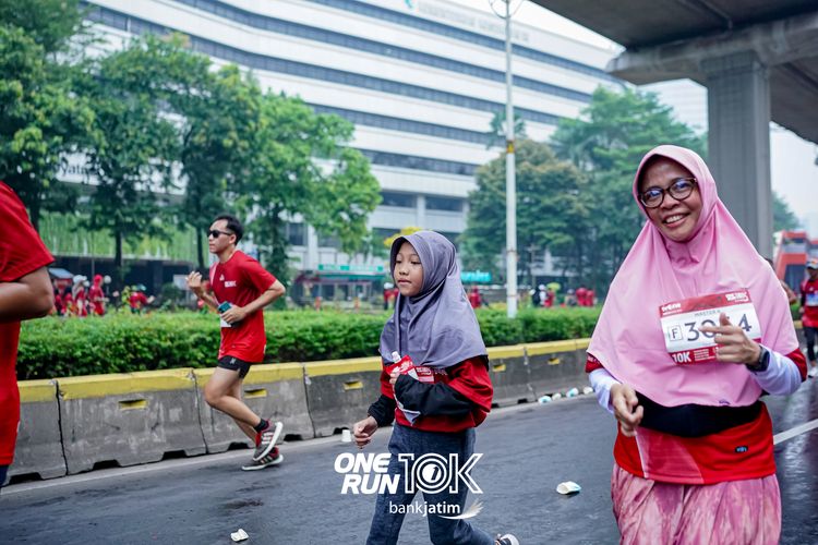 Race photo from ONE RUN 10 K