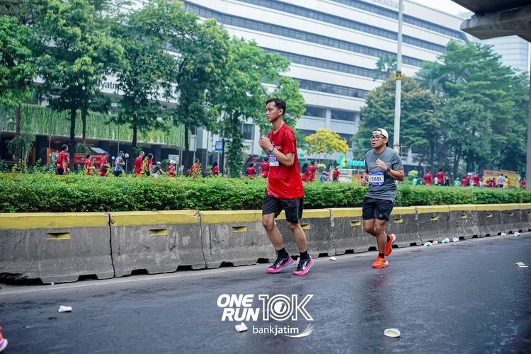 Race photo from ONE RUN 10 K