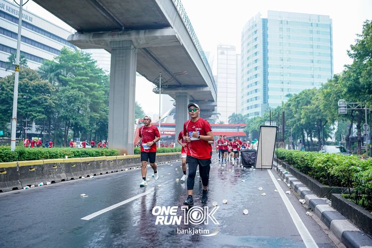 Race photo from ONE RUN 10 K