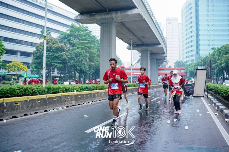 Race photo from ONE RUN 10 K