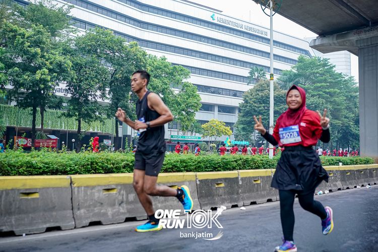 Race photo from ONE RUN 10 K