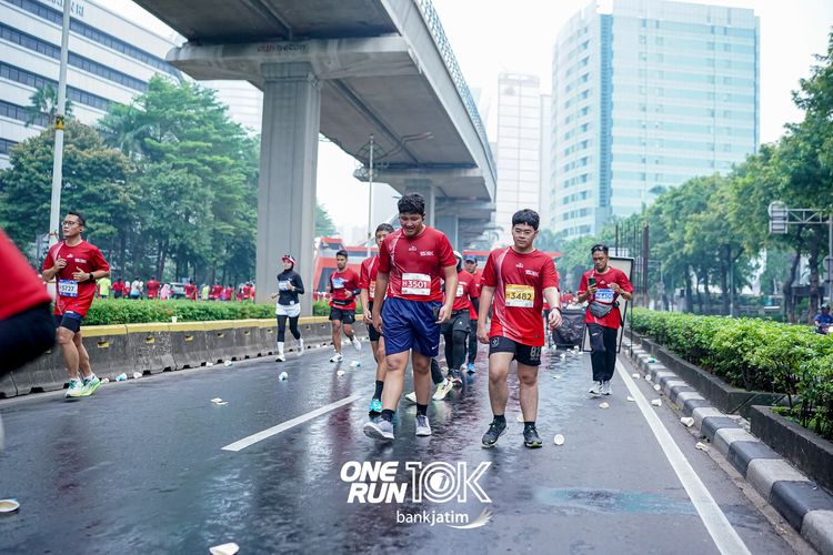 Race photo from ONE RUN 10 K