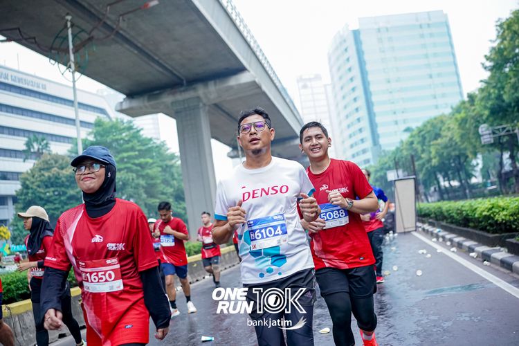Race photo from ONE RUN 10 K