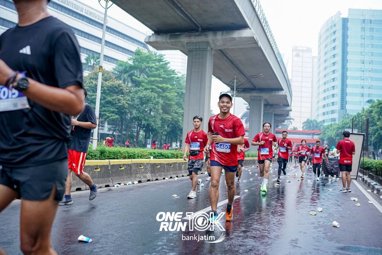 Race photo from ONE RUN 10 K