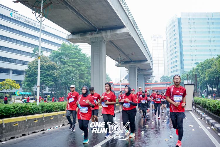 Race photo from ONE RUN 10 K