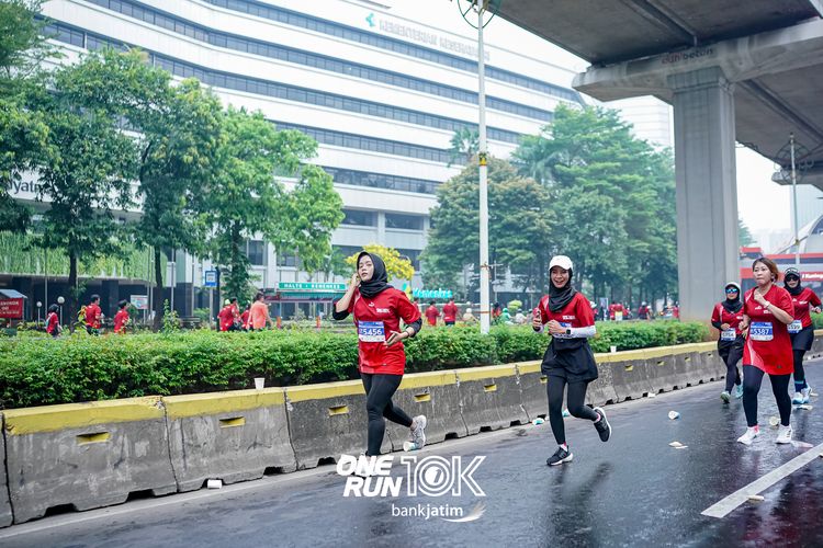 Race photo from ONE RUN 10 K