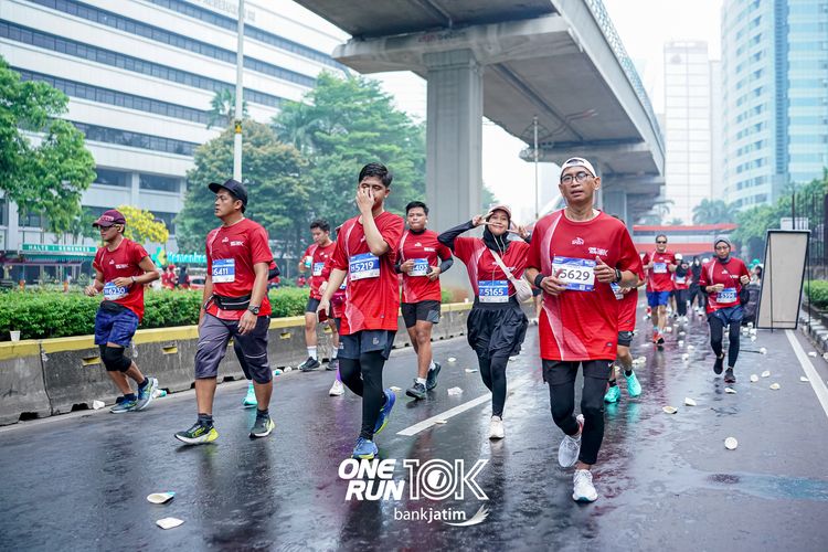 Race photo from ONE RUN 10 K