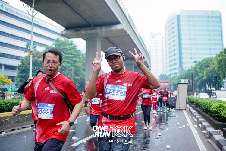 Race photo from ONE RUN 10 K