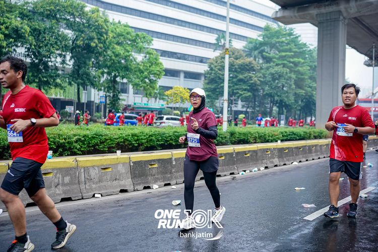 Race photo from ONE RUN 10 K