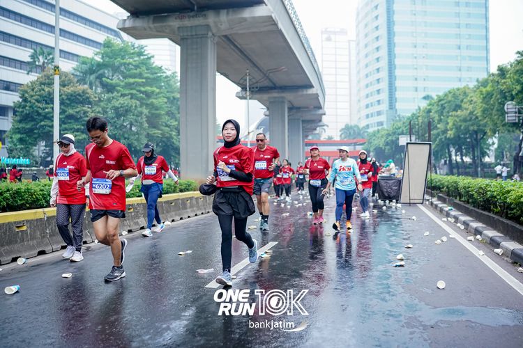 Race photo from ONE RUN 10 K
