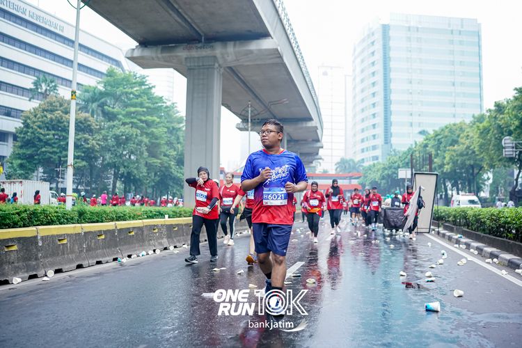 Race photo from ONE RUN 10 K