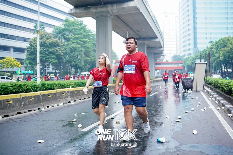 Race photo from ONE RUN 10 K