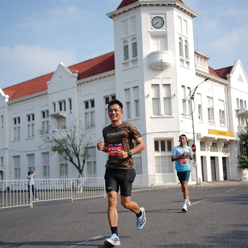 Race photo from SURABAYA ISOPLUS MARATHON 2026