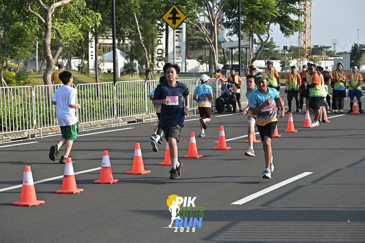 Race photo from PIK NITE RUN 2025