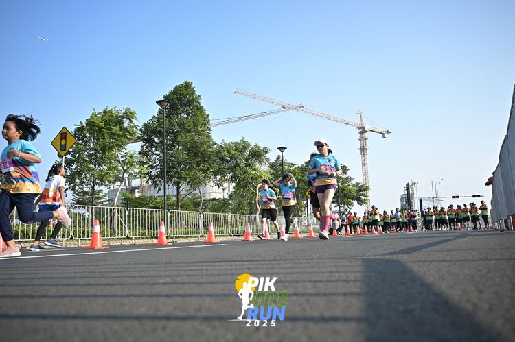 Race photo from PIK NITE RUN 2025