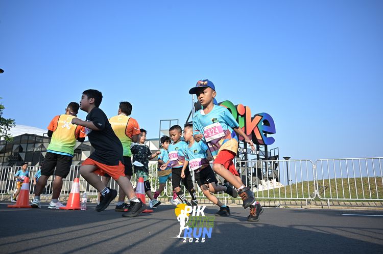 Race photo from PIK NITE RUN 2025