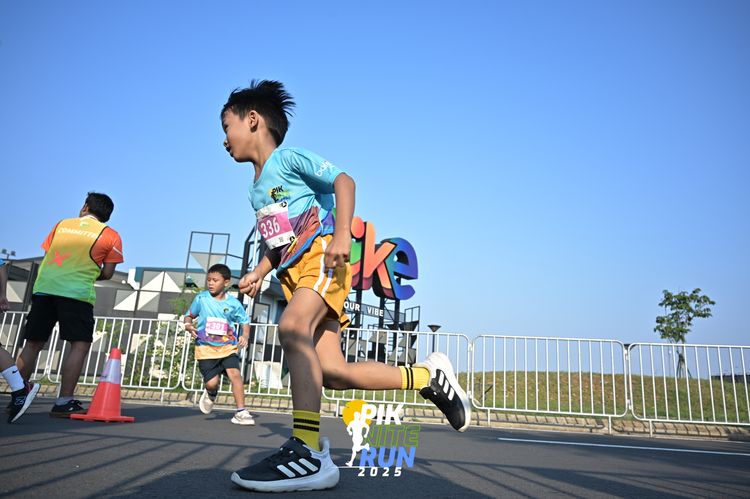 Race photo from PIK NITE RUN 2025