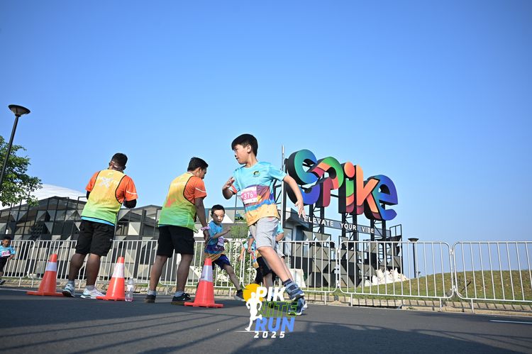 Race photo from PIK NITE RUN 2025
