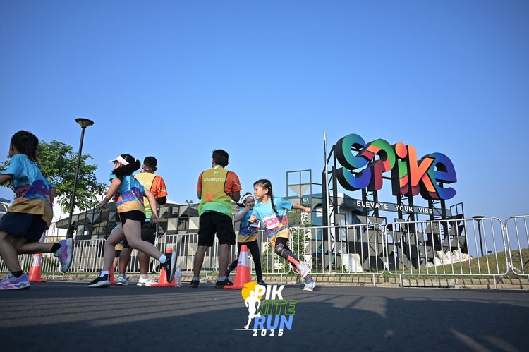 Race photo from PIK NITE RUN 2025