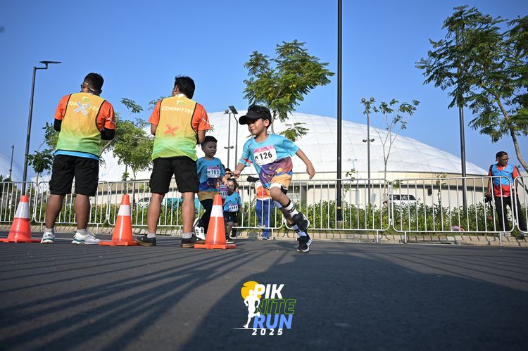 Race photo from PIK NITE RUN 2025