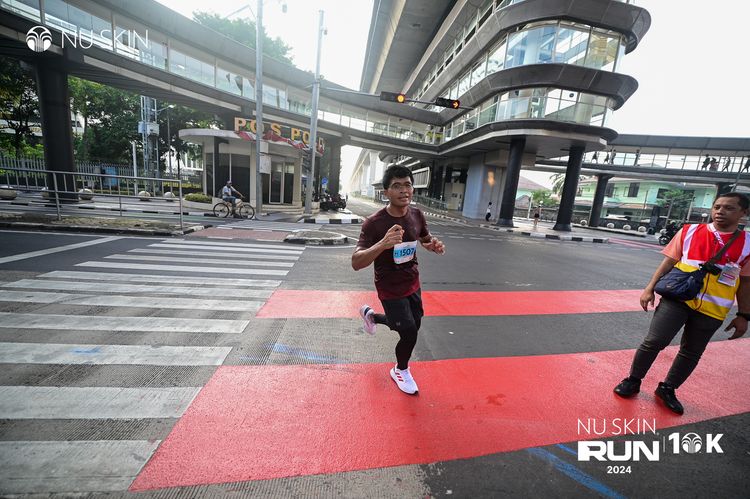 Race photo from Nu Skin Run 10K