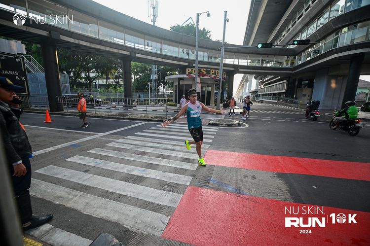 Race photo from Nu Skin Run 10K