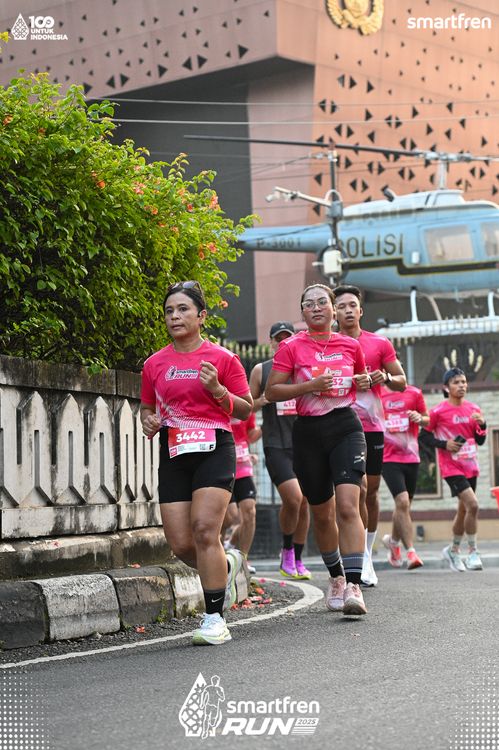 Race photo from Smartfren Run 2025 