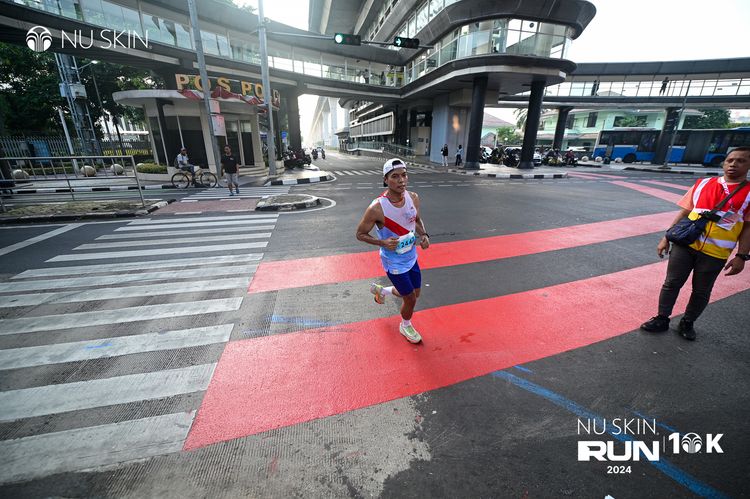 Race photo from Nu Skin Run 10K