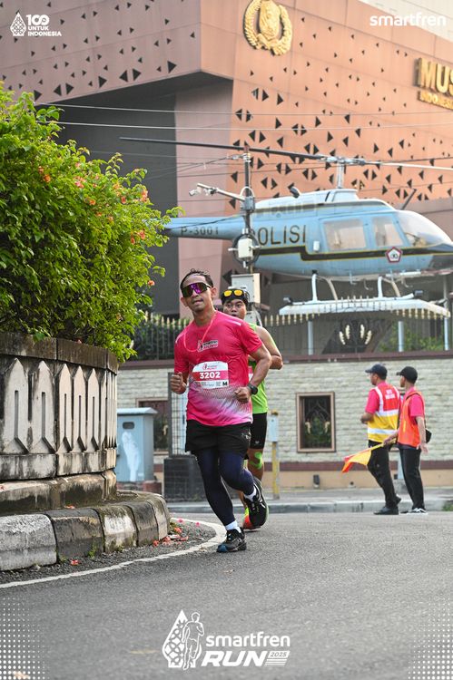 Race photo from Smartfren Run 2025 