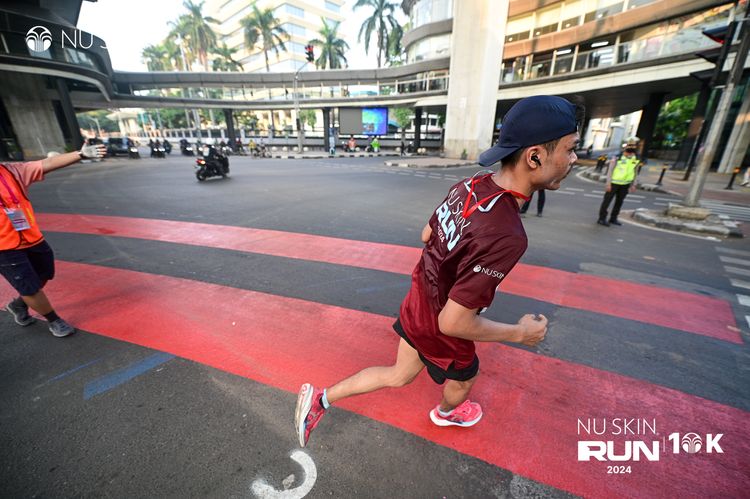 Race photo from Nu Skin Run 10K