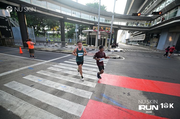 Race photo from Nu Skin Run 10K