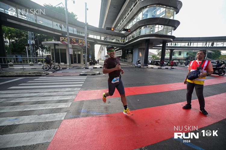 Race photo from Nu Skin Run 10K