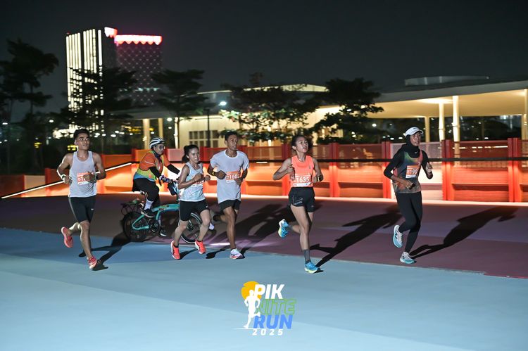 Race photo from PIK NITE RUN 2025