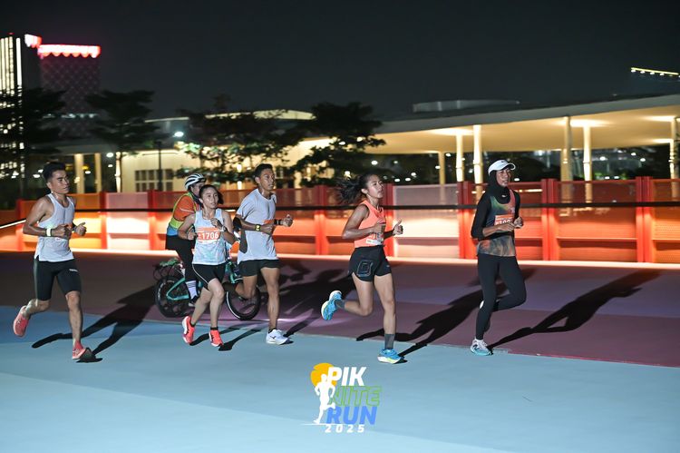 Race photo from PIK NITE RUN 2025