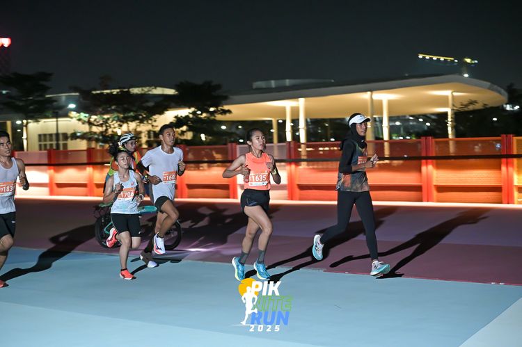Race photo from PIK NITE RUN 2025