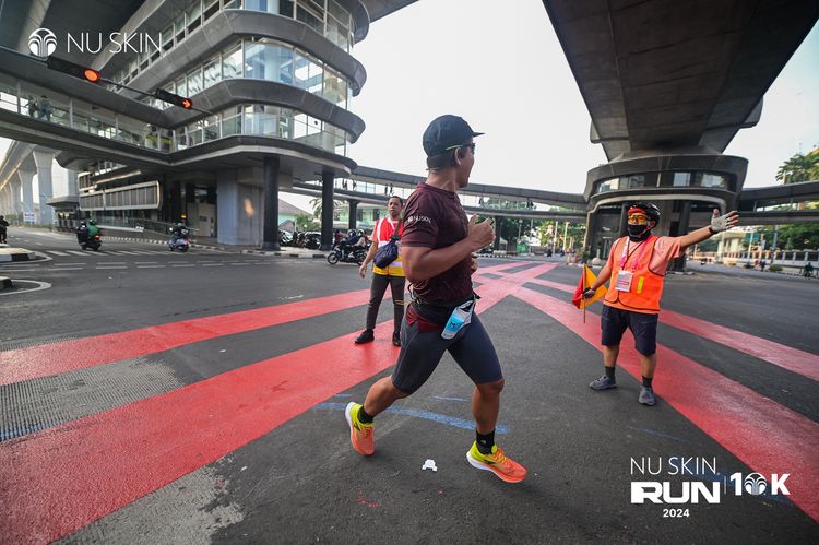 Race photo from Nu Skin Run 10K