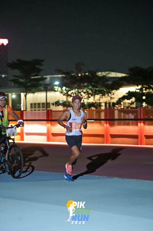 Race photo from PIK NITE RUN 2025