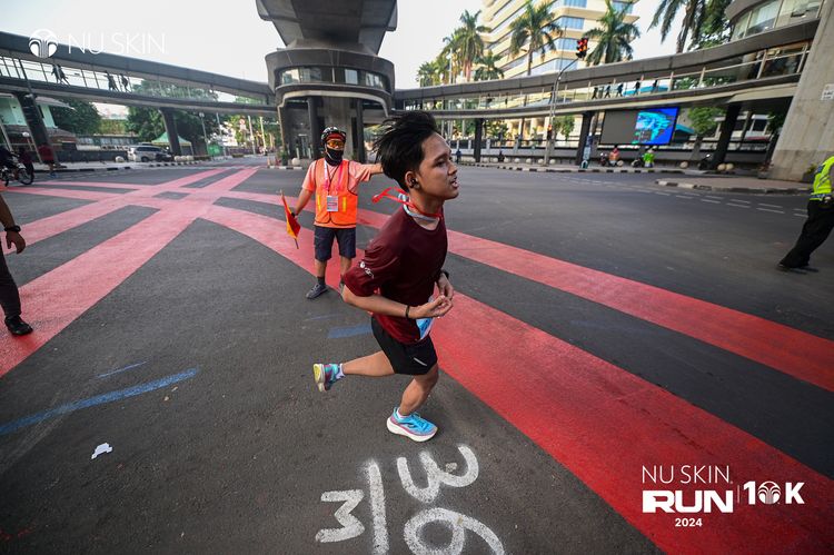 Race photo from Nu Skin Run 10K