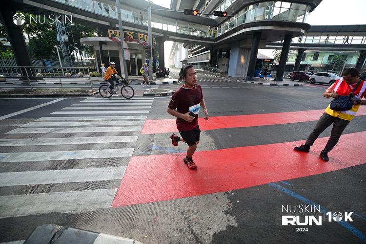 Race photo from Nu Skin Run 10K
